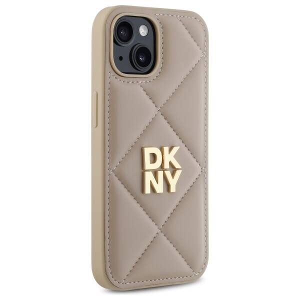 DKNY DKHCP15SPQDSLE iPhone 15 6.1"        beżowy/beige Quilted Stack Logo