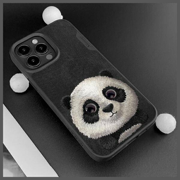 Nimmy etui iPhone 15 Pro 6.1"             czarny/black Big Eyed Pet 2.0 Panda