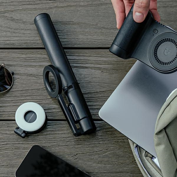 Energea Uchwyt do robienia zdjęć zwbudowanym powerbankiem Magear Magcam Grip czarny/black MagSafe PG-MCG5K-BLK