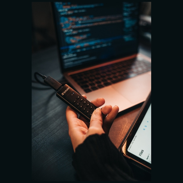 Dysk zewnętrzny Verbatim Keypad Secure   USB-C 3.2 Gen 1 128GB czarny 49432