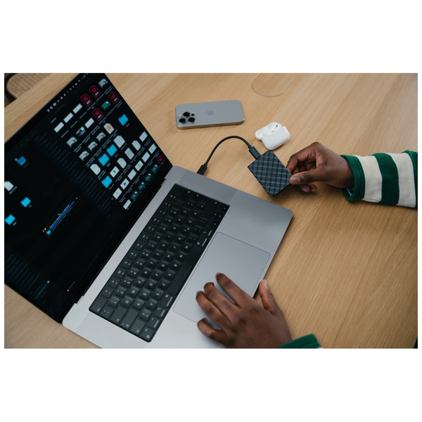 Dysk zewnętrzny Verbatim Store n Go Mini Diamond USB-C SSD 2Tb czarny 32026