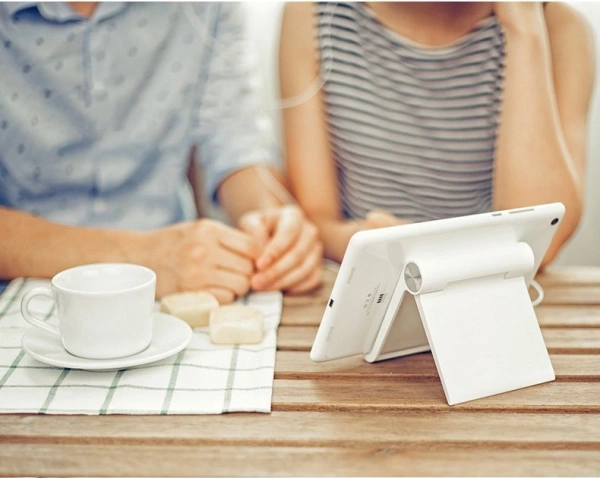 Ugreen LP115 30485 120 x 107 mm desk stand for tablet / phone 4.7-11" - white