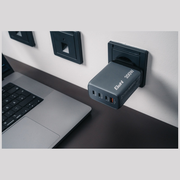 Verbatim Ładowarka sieciowa GaN 200W3xUSB-C/USB-A + Adapter EU/UK/US GNC-200 32204
