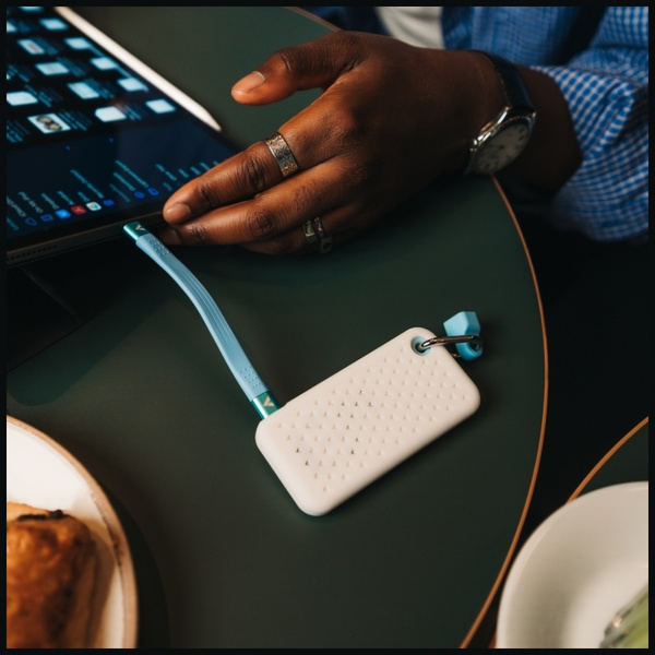 Dysk Zewnętrzny Verbatim Pocket SSD 2TB  USB-C 3.2 gen.2 biały-jasnoniebieski 32321