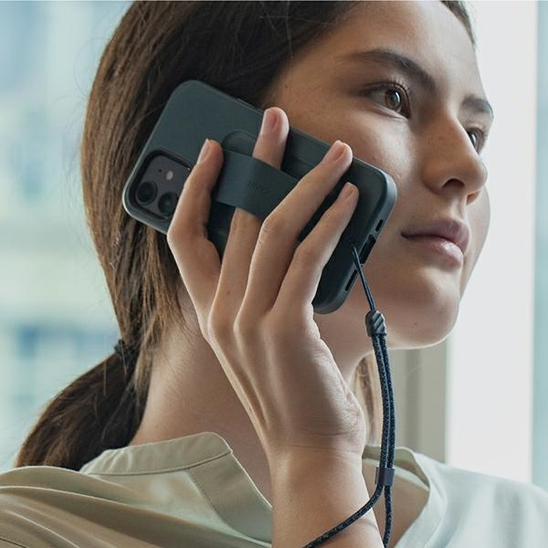 Etui Uniq Heldro na iPhone 12 Pro Max - białe