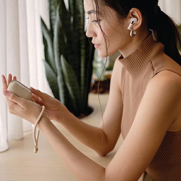 Etui UNIQ Coehl Haven na AirPods Pro 2 (2022/2023) - beżowe