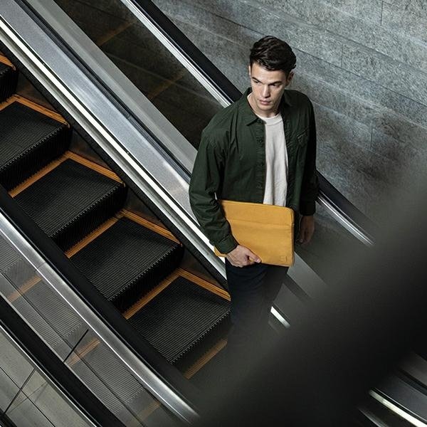 UNIQ etui Vienna laptop Sleeve 14" zółty/canary yellow Waterproof RPET