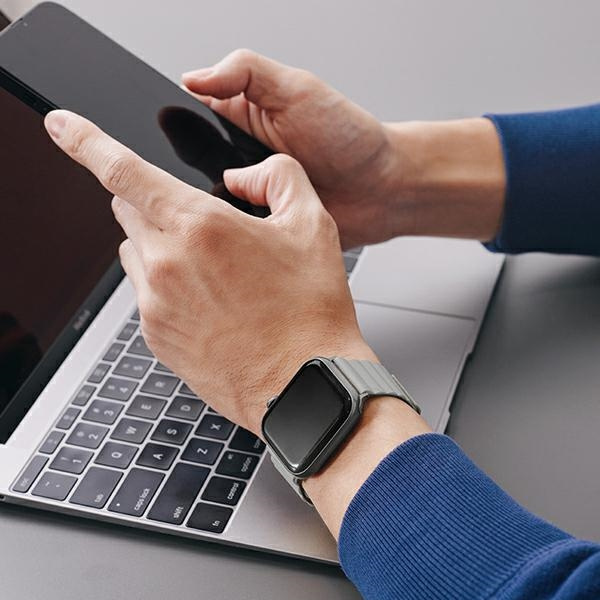 UNIQ pasek Revix Apple Watch Series1/2/3/4/5/6/7/8/9/SE/SE2 38/40/41mm. Reversible Magnetic biały-niebieski/white-blue