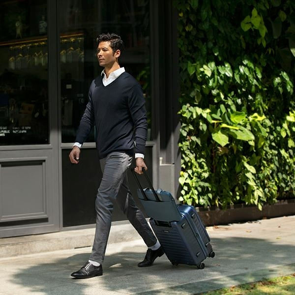 Torba UNIQ Stockholm na laptopa 16" - czarna