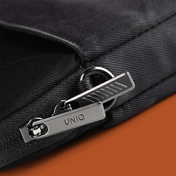 Uniq Stockholm bag for a 16" laptop - black