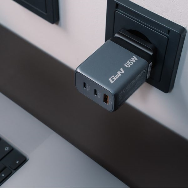 Verbatim Ładowarka sieciowa GaN 65W2xUSB-C/USB-A + Adapter EU/UK/US GNC-65 32201