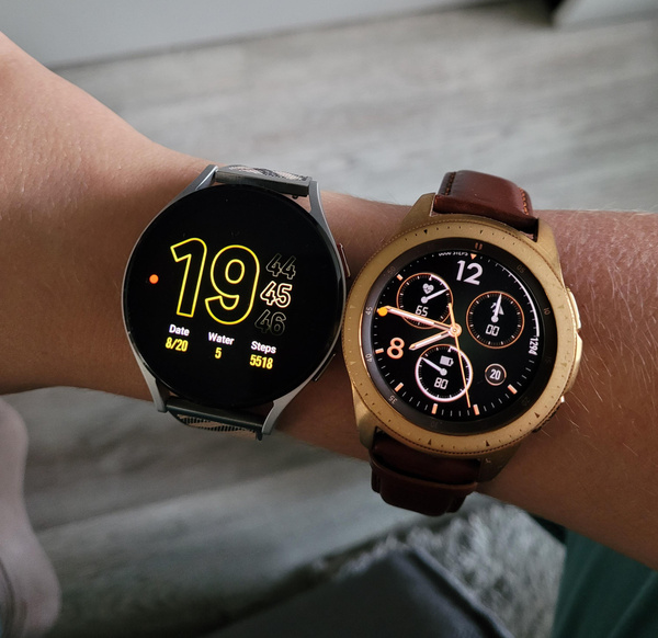 [OUTLET] Samsung Galaxy Watch 42mm Gold R810 bez paska Grade AB