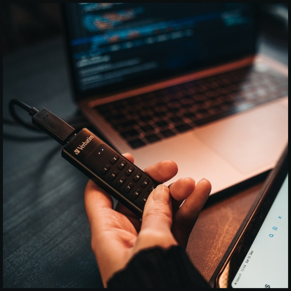 Dysk zewnętrzny Verbatim Keypad Secure   USB 3.2 Gen 1 64GB czarny 49428