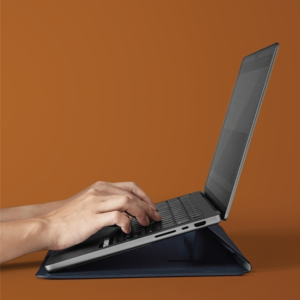 Pokrowiec UNIQ Oslo na laptopa 14" - zielony
