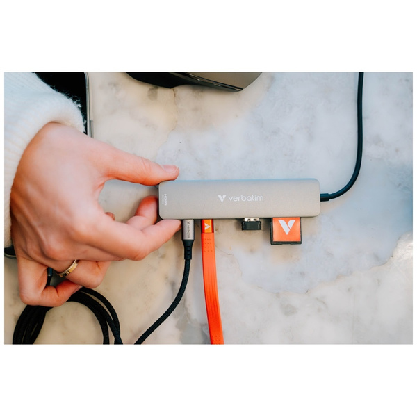 Adapter Hub Verbatim HDMI/USB-C          3.2/USB-C/2xUSB-A 3.2/SD/microSD aluminiowy 32158