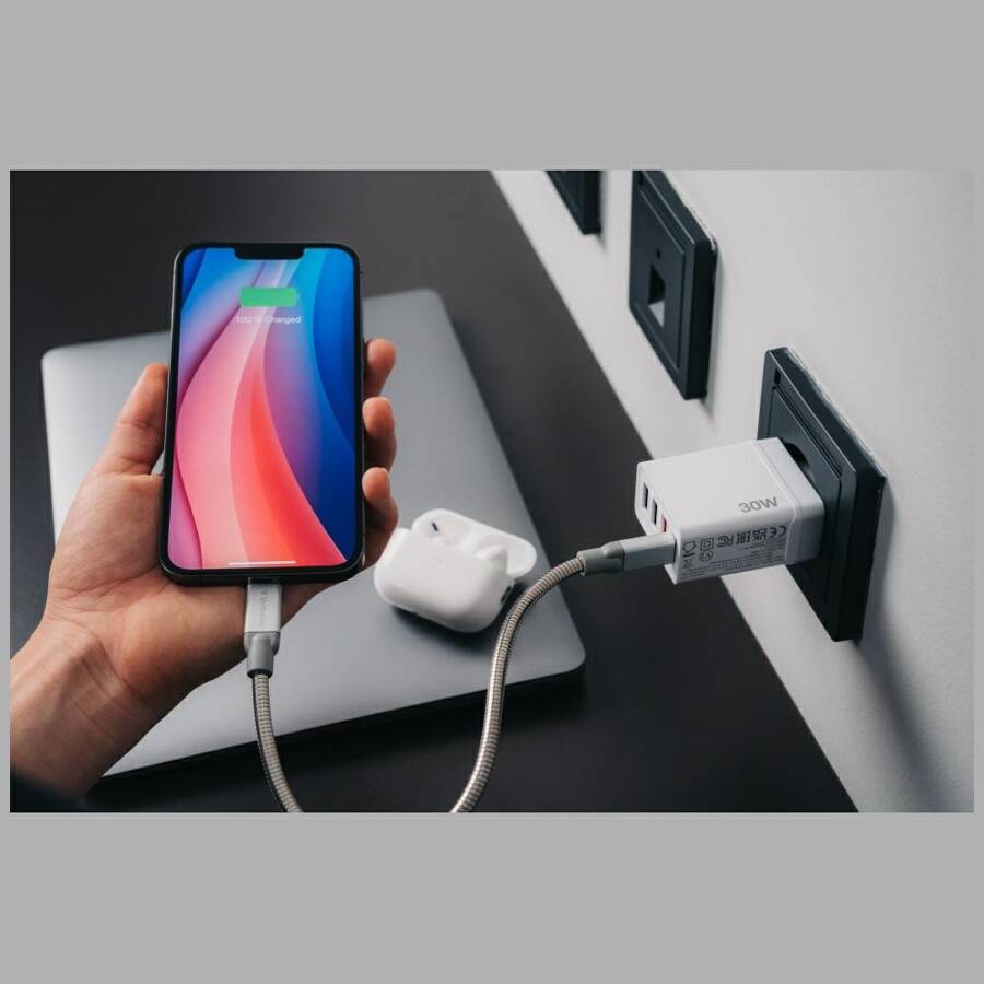 Verbatim Ładowarka sieciowa 30W 3xUSB-A/ USB-C PD 3.0 CHR-30EU2 biały/white 49701